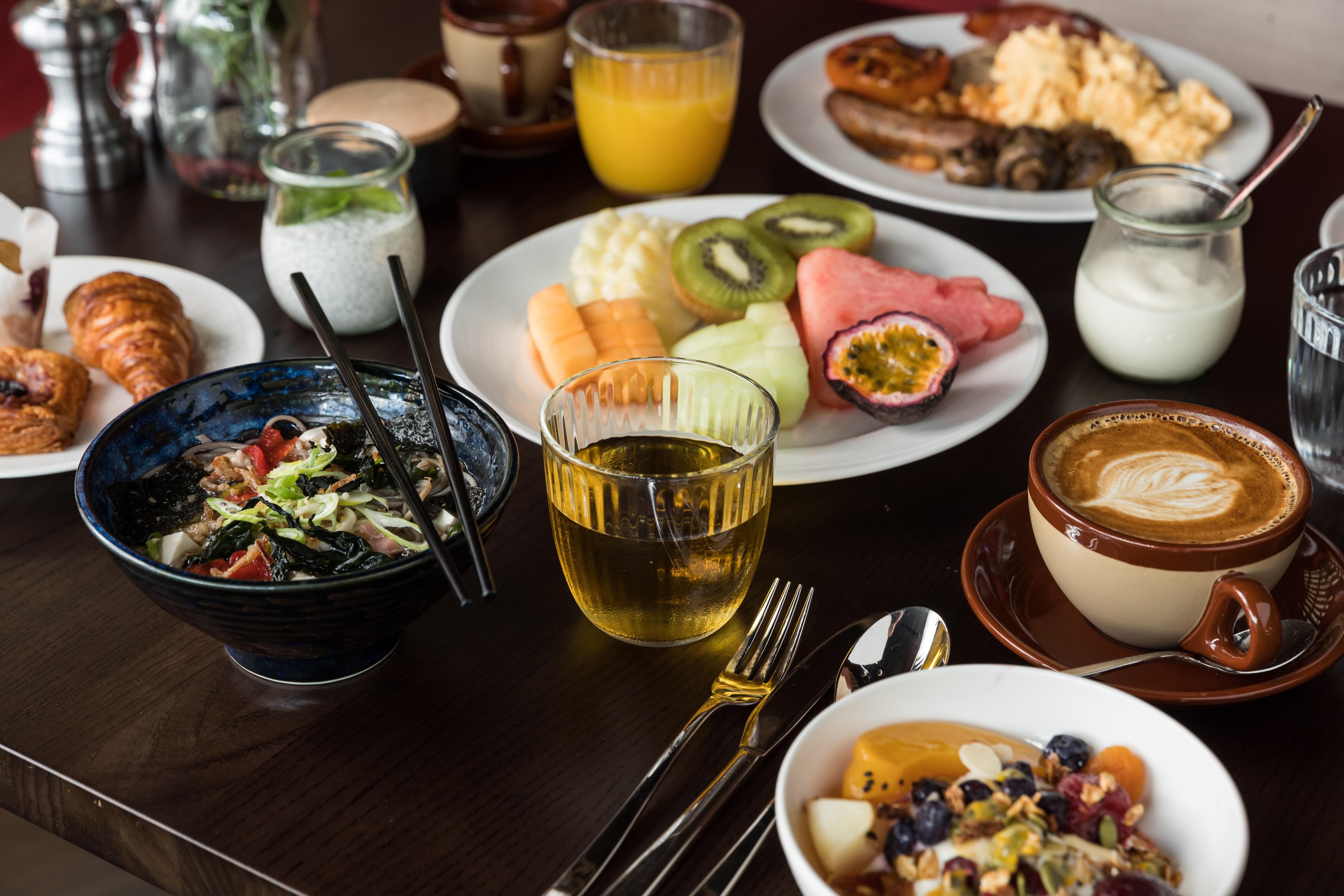 คริสตัลบรูค ไบลีย์ Hotel แคนส์ ภายนอก รูปภาพ A breakfast buffet at a hotel
