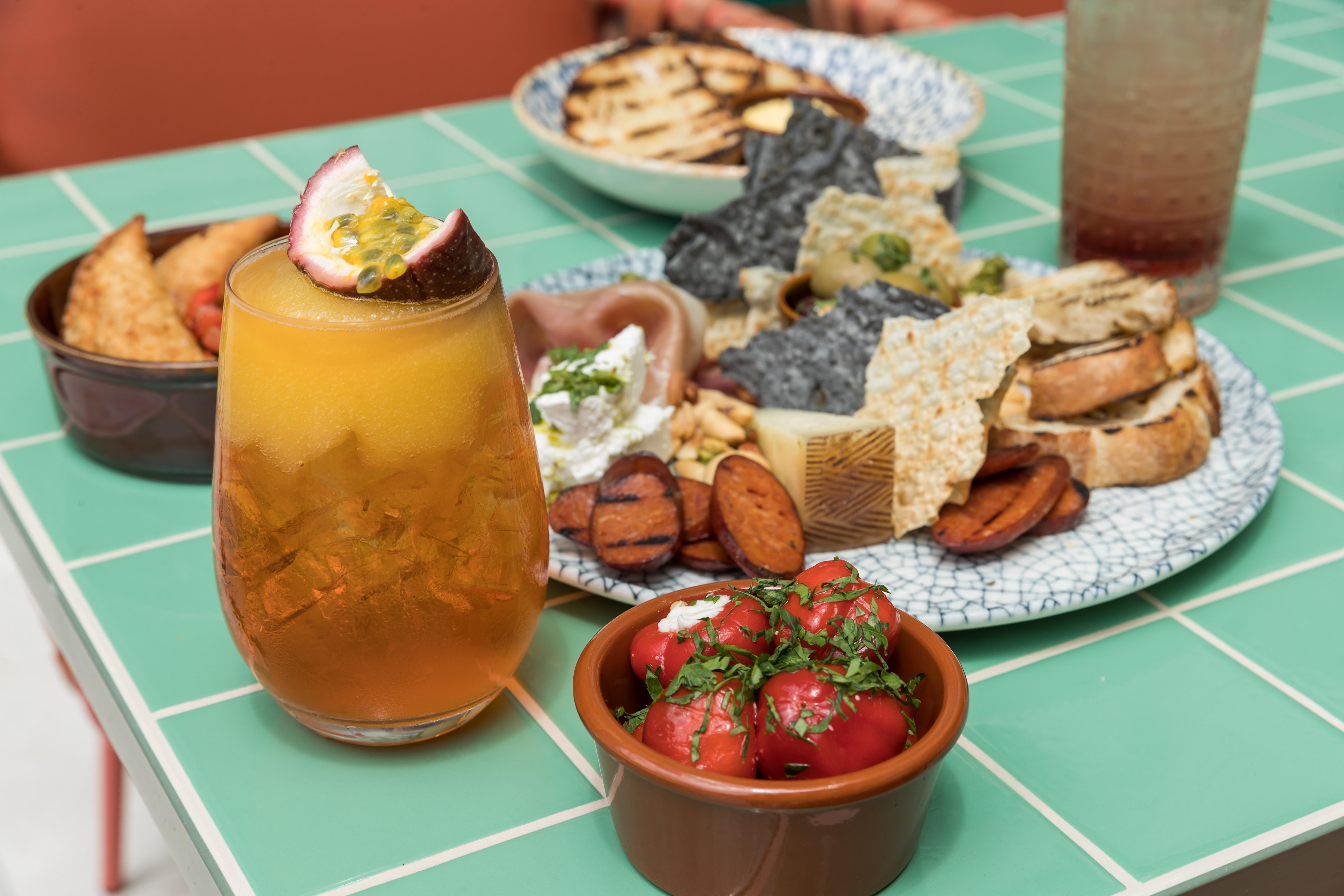 คริสตัลบรูค ไบลีย์ Hotel แคนส์ ภายนอก รูปภาพ A selection of tapas