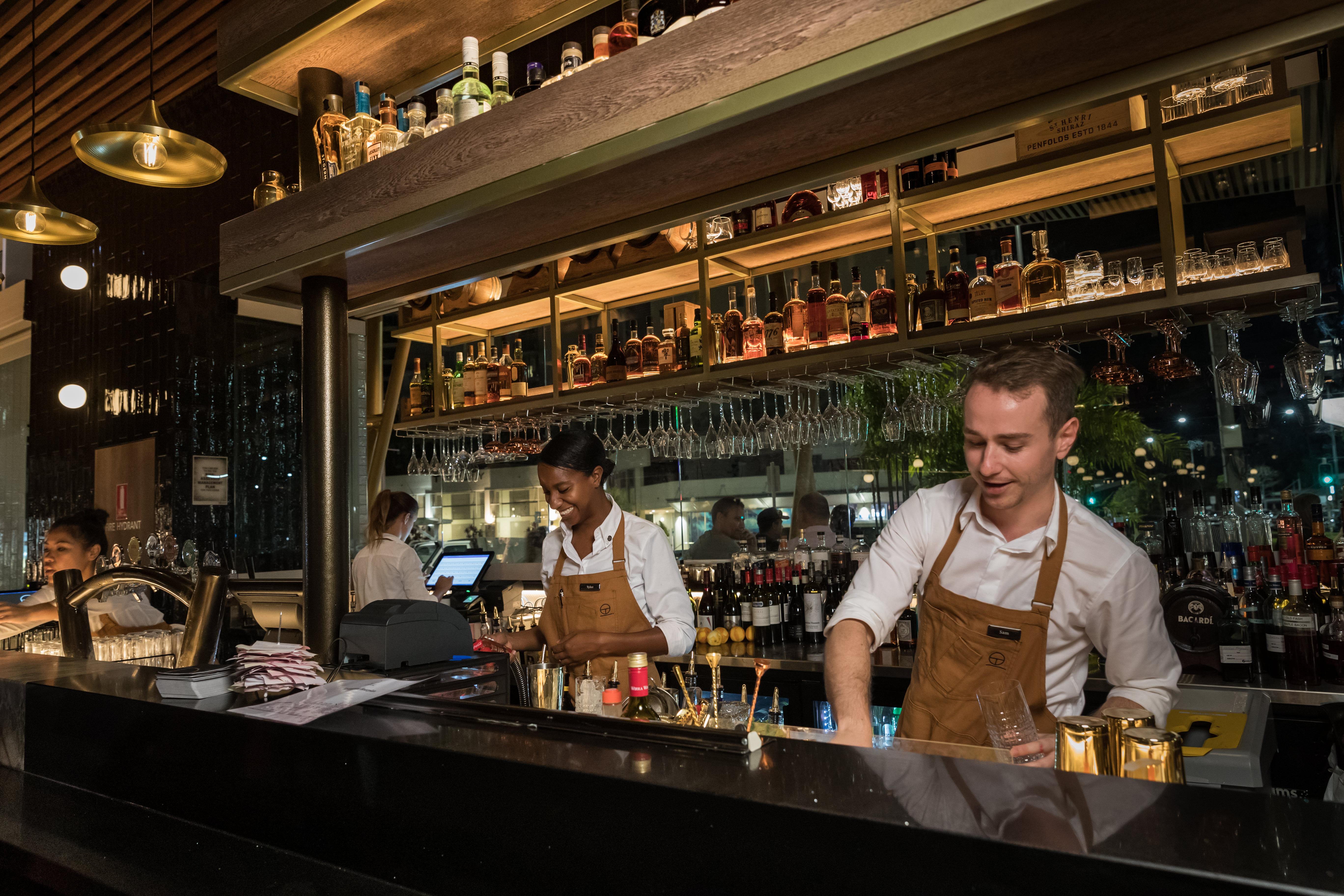 คริสตัลบรูค ไบลีย์ Hotel แคนส์ ภายนอก รูปภาพ The bar at the restaurant
