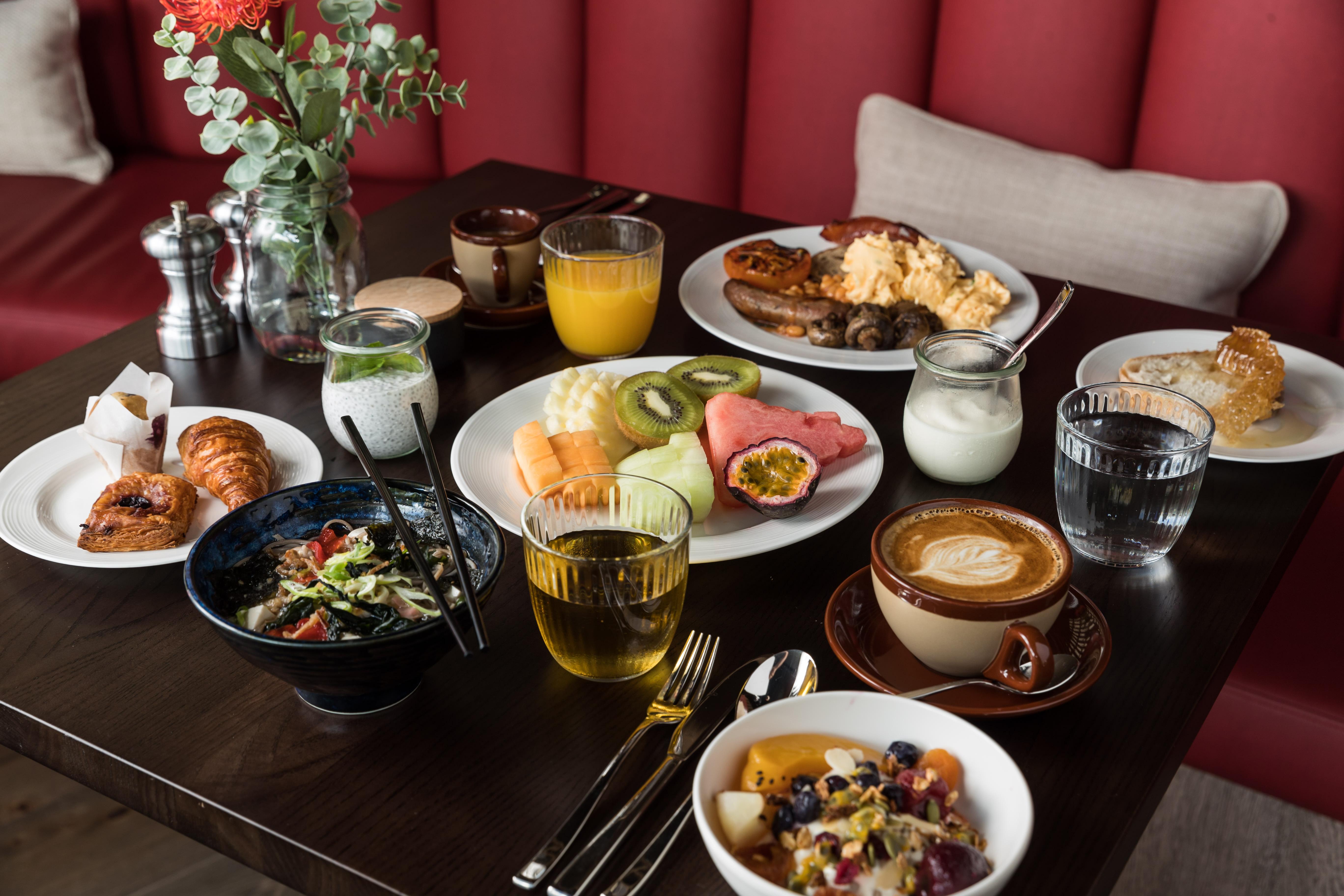 คริสตัลบรูค ไบลีย์ Hotel แคนส์ ภายนอก รูปภาพ A breakfast table at the restaurant