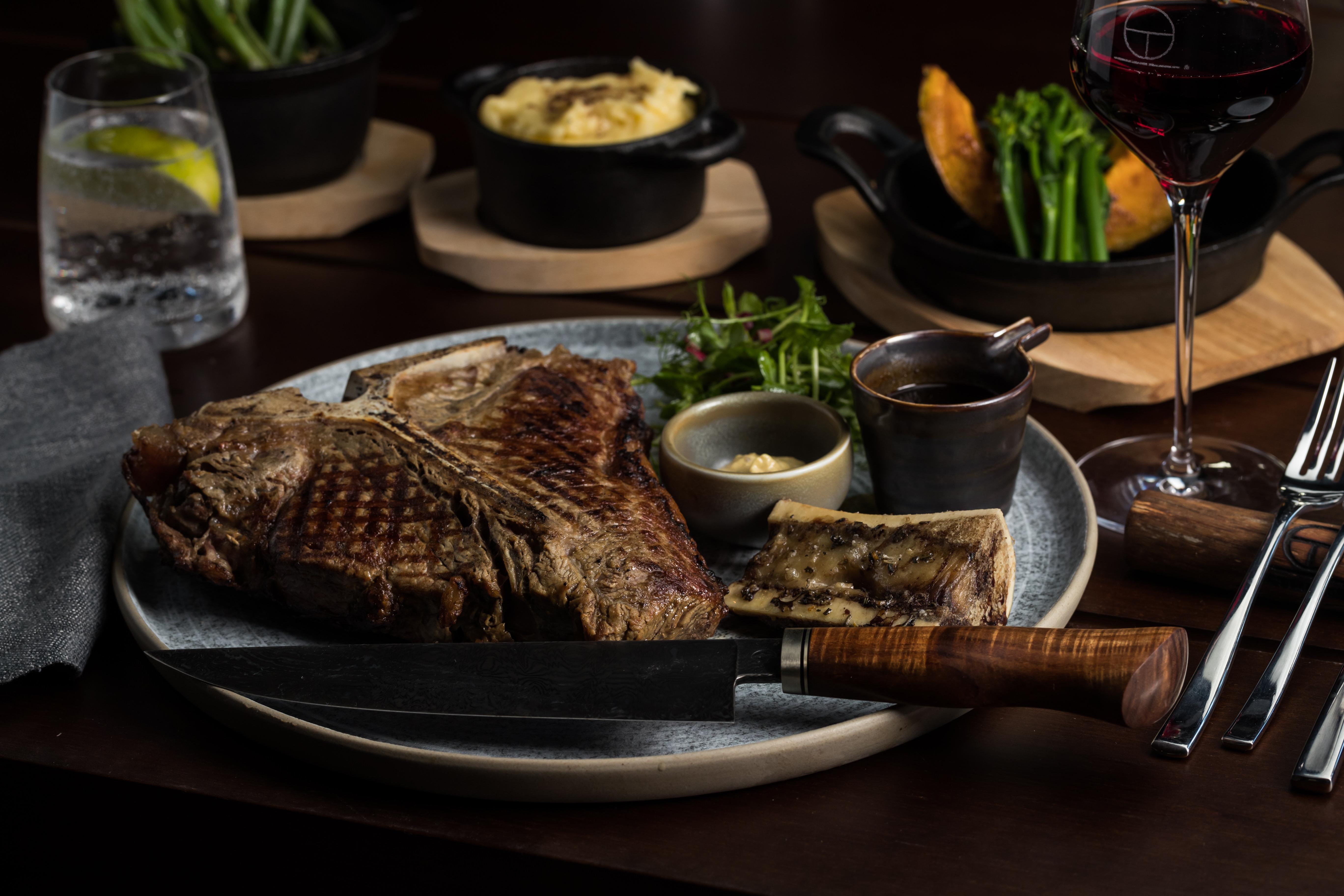 คริสตัลบรูค ไบลีย์ Hotel แคนส์ ภายนอก รูปภาพ A steak at the restaurant