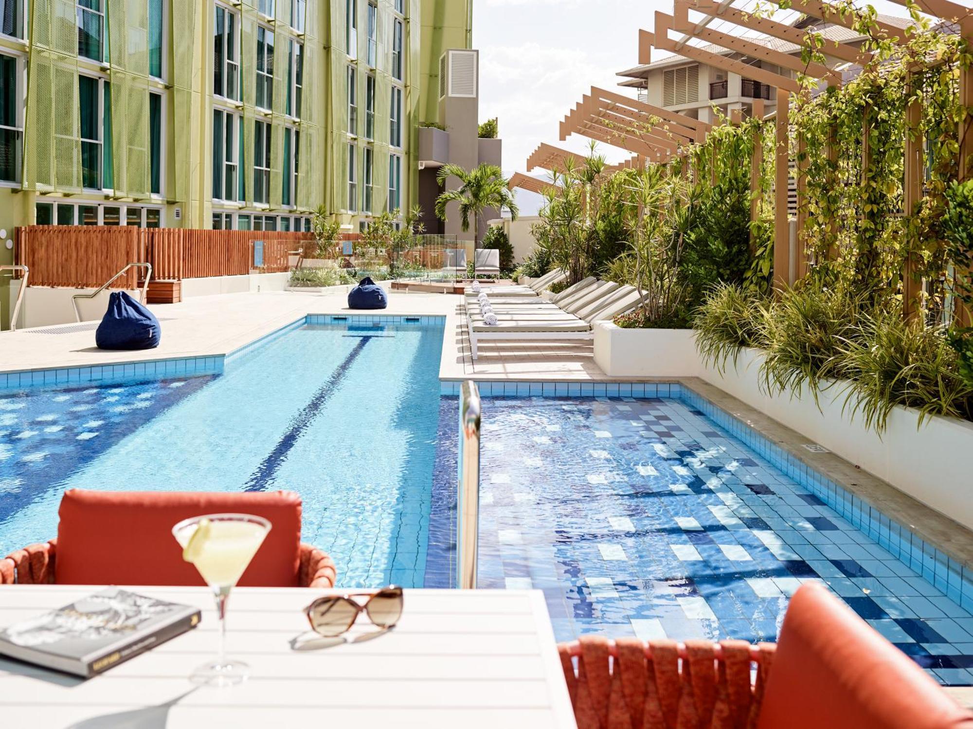 คริสตัลบรูค ไบลีย์ Hotel แคนส์ ภายนอก รูปภาพ The pool at the hotel