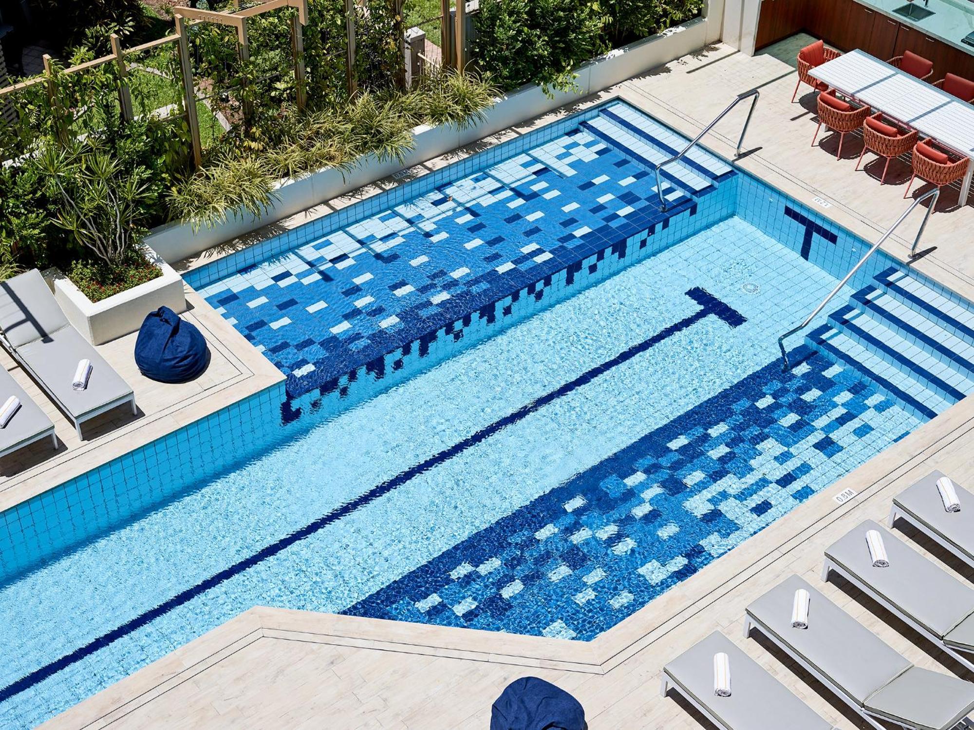 คริสตัลบรูค ไบลีย์ Hotel แคนส์ ภายนอก รูปภาพ A rooftop pool
